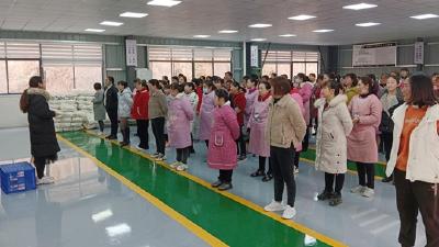 县医保局开展职工医保门诊共济政策宣传活动