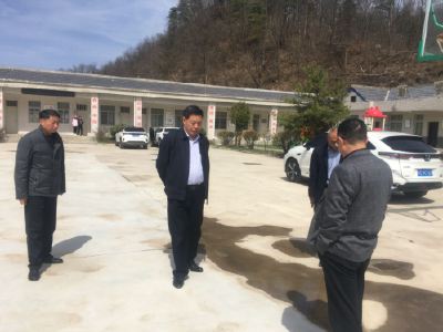 县教育局到野人谷东蒿小学检查指导师生工作生活、教育教学等工作