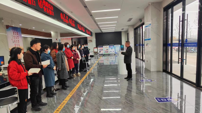 房县政务服务系统全面建立周一晨会制度