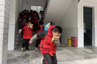 上龛学校：开展消防演练 筑牢校园“防火墙”