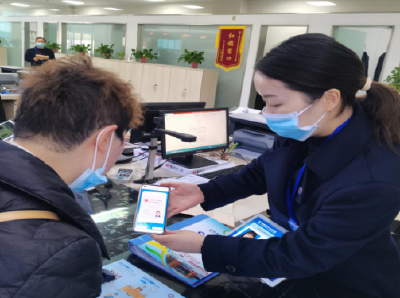 房县自然资源和规划局：扫码“亮证”不费事  不动产登记开启新模式
