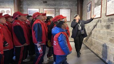 关爱留守儿童 传承红色基因——房县东城小学开展关爱留守儿童活动