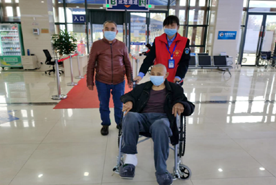 县政务服务中心：设置志愿者服务岗   便民服务有温度