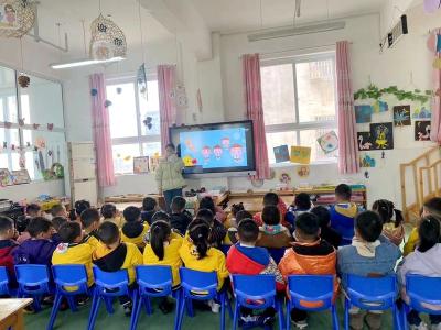 城关镇中心幼儿园：开展“爱眼护眼，守护光明”近视防控教育活动