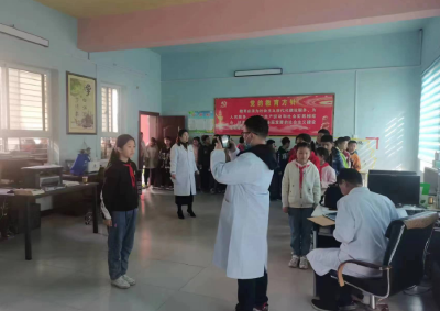 房县万峪河乡：关爱青少年健康成长  视力筛查进校园