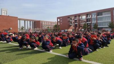 房县天明小学：开展消防演练  树立安全理念