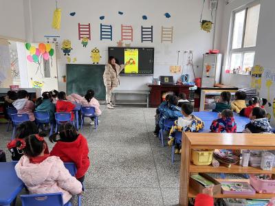 门古中心幼儿园开展学习雷锋好榜样主题活动