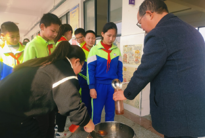 房县军店小学加强春季传染病预防