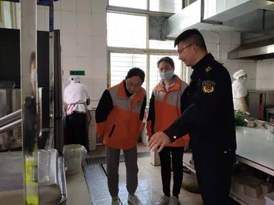 【食品安全专栏】房县市场监督管理局:专项督导检查 守护校园食品安全
