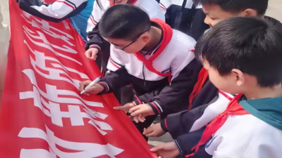 补足时代精神之“钙” 构建未来理想之基  ——房县城关一中启动学雷锋活动月活动