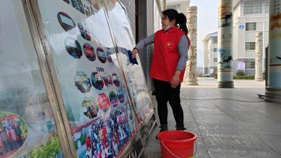 为爱启航感恩有你——致敬房县东城小学最美家长义工朱英