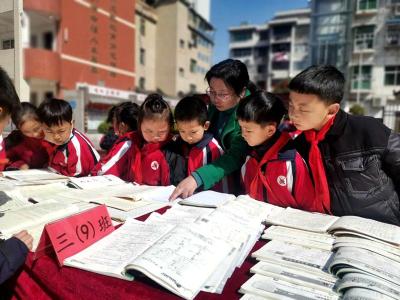 县实验小学开展“特色作业”展示活动