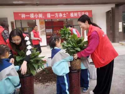 城关镇：植绿护绿从娃娃抓起 