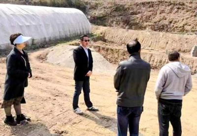 【能力作风建设在行动】野人谷镇：送畜牧技术到户为养殖业主排忧