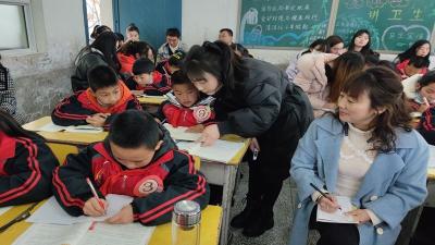 城乡联动均衡发展——东城小学开展教联体送教下乡活动