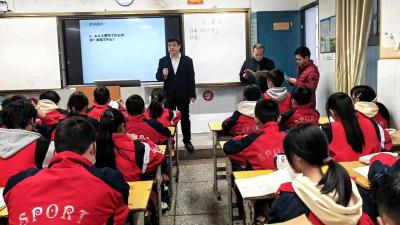 房县实验小学教联体开展六年级英语复习研讨会