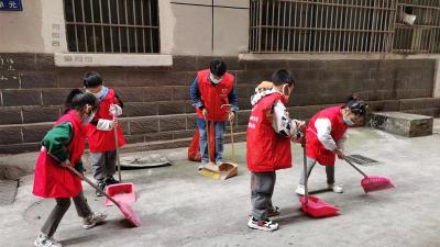 房县城关镇中心幼儿园：“沉浸式”传承雷锋精神