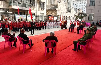 房县：雷锋精神薪火相传  敬老爱老情暖人间