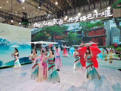 房县惊艳亮相第二届中国(武汉)文化旅游博览会并送上揽客入“房”超值大礼包！