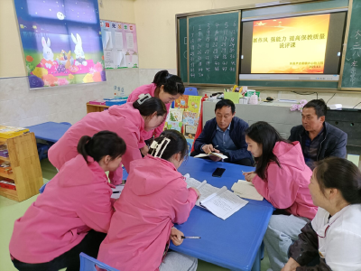 尹吉甫镇中心幼儿园开展说课评课活动
