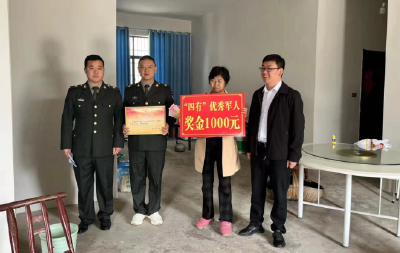 白鹤镇：喜报送家中 尊崇暖人心
