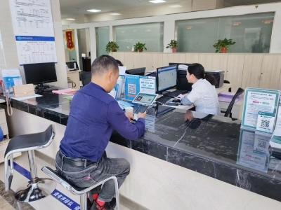 【能力作风建设在行动】县行政审批局：双管齐下抓服务  “一评一会”显真章