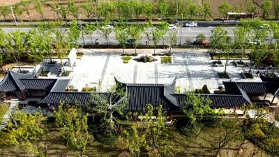 房县：街头游园让居民尽享惬意春光