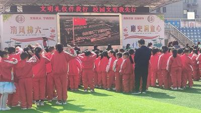 房县东城小学：文明礼仪伴我行 校园文明我先行