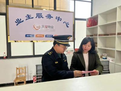 【能力作风建设在行动】房县城管：打造户外广告示范街 扎实推进文明城市创建