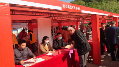房县退役军人事务局开展退役军人法律法规宣传活动