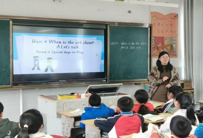 房县教研室对白鹤镇小学教学开展工作视导