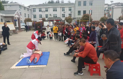 健康管理 “救在身边”——回龙乡卫生院开展急救知识进社区活动