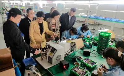 市政协副主席朱云慧一行来房县调研新型电池产业