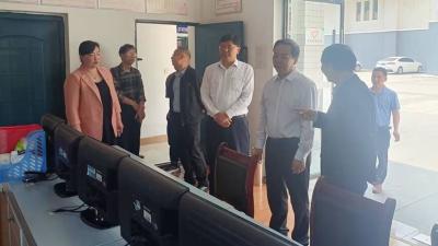 十堰市安全生产督导组检查房县东城小学校园安全工作