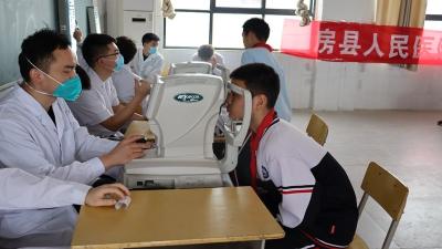 房县城关一中：关爱学生 从保护眼睛做起