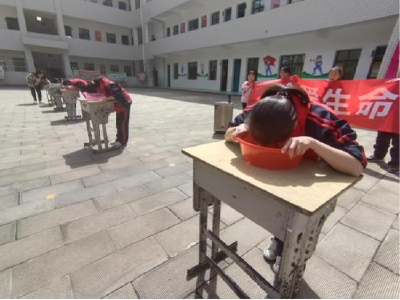 板桥小学聚焦“十个一”活动，筑牢防溺水安全防线