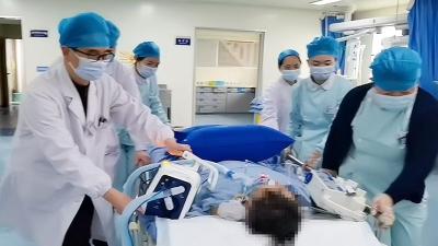 房县人民医院成功抢救急性心包填塞患者