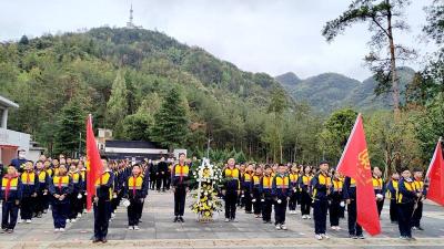 房县东城小学：缅怀先烈勇向前 英雄精神代代传