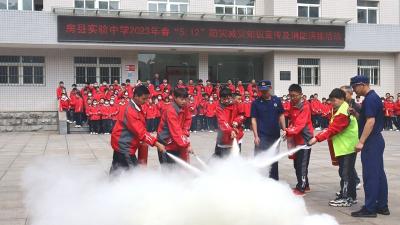 房县实验中学：防灾减灾进校园 应急护航助成长    