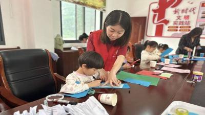 房县幼儿园开展“创文我先行 未来同守护”志愿服务活动