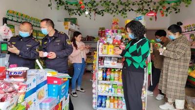 房县东城小学联合县市场监督管理局对校园周边进行综合治理