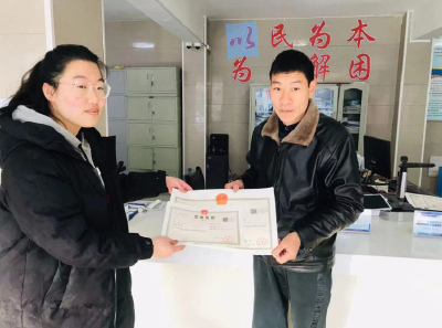 房县万峪河乡：“一站式”服务掀起市场主体办证热潮