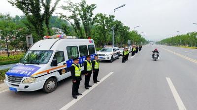 县交通执法部门向公路“十堆十乱”宣战