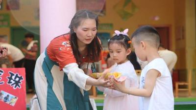 游戏童年  快乐成长——房县幼儿园中班组开展庆“六一”亲子游园活动