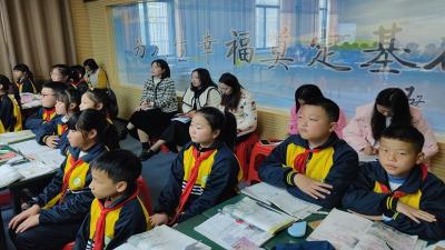 【能力作风建设在行动】房县东城小学：开展“常态课”听评课 再掀校本教研热潮