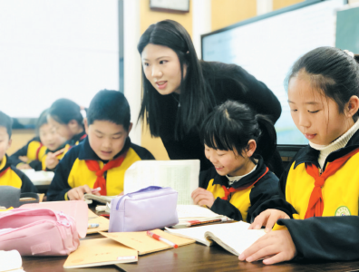 房县：锻造教师成长的“动力引擎” 