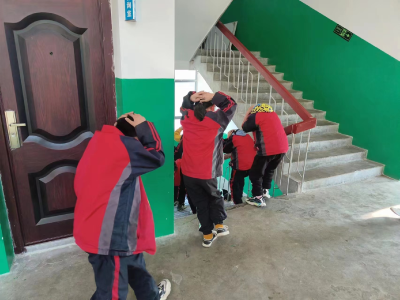 化龙堰镇民族小学：防灾减灾宣传教育进校园活动