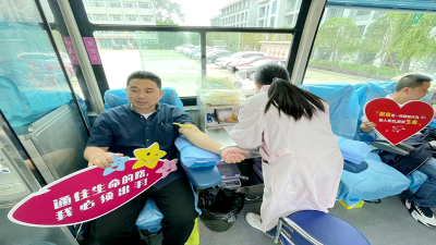 县职校组织开展无偿献血活动