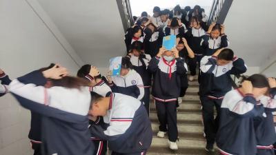 房县城关一中：做好防震减灾 爱护学生生命