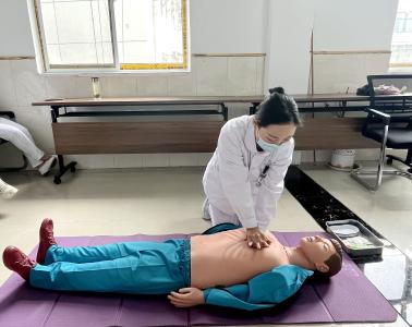 县职校：表彰促先进 蓄力再出发